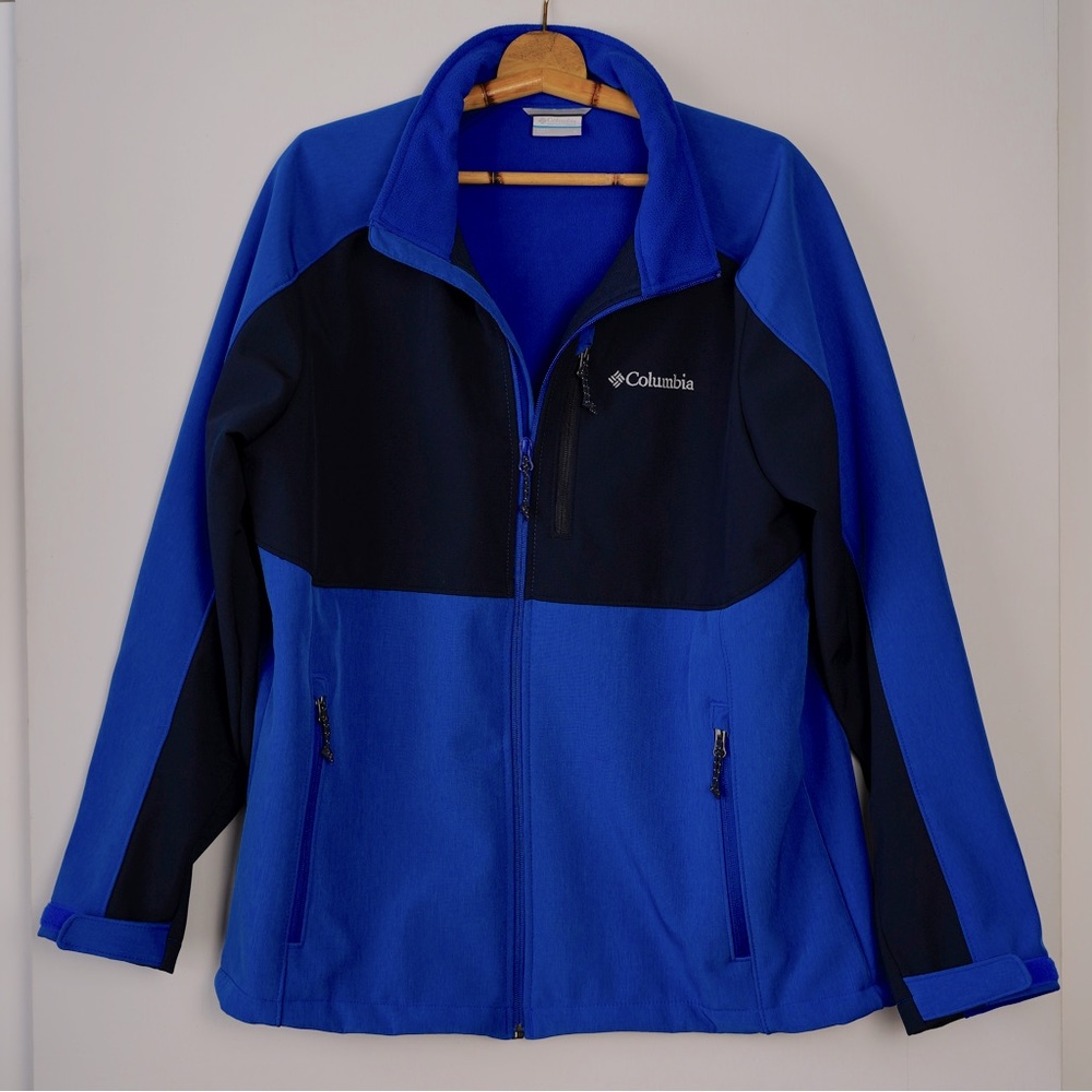 Columbia Men’s Softshell Jacket in Size Large